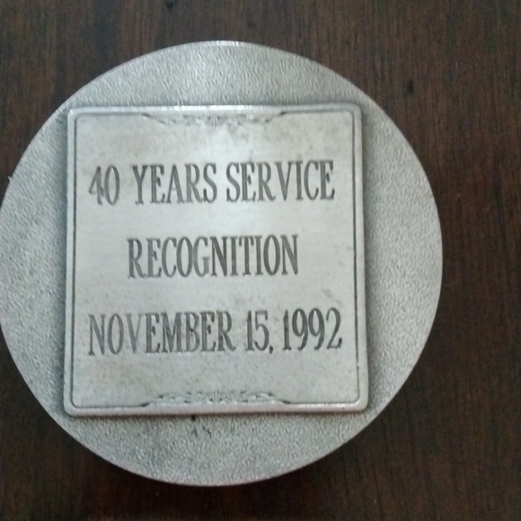 Hershey Foods employee recognition medallion with stand - Picture 5 of 6